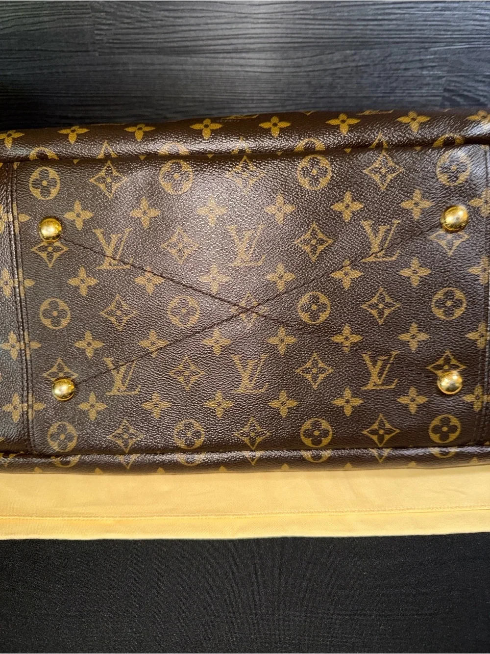 ✨ 100% Authentic Louis Vuitton Artsy MM Monogram ✨